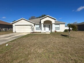 Building Photo - 20 Red Barn Dr