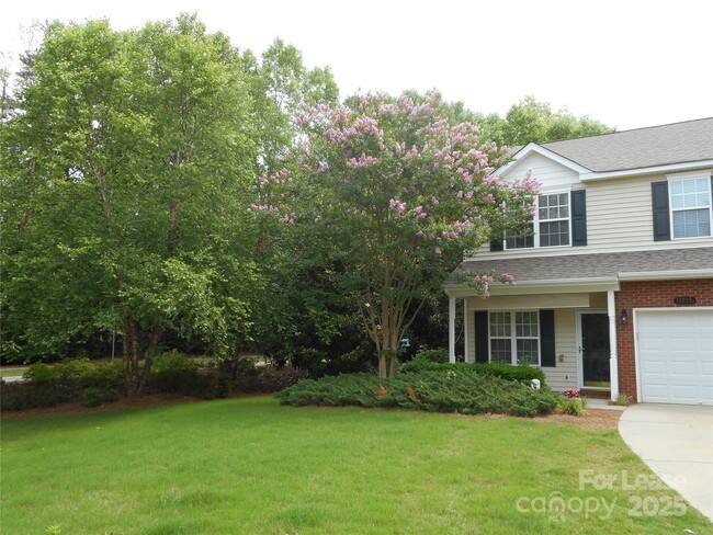 Foto del edificio - 15519 Stronvar House Ln