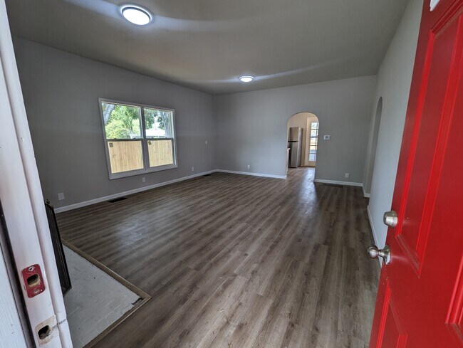 Entrada y amplio salón - 2608 19th Ave W