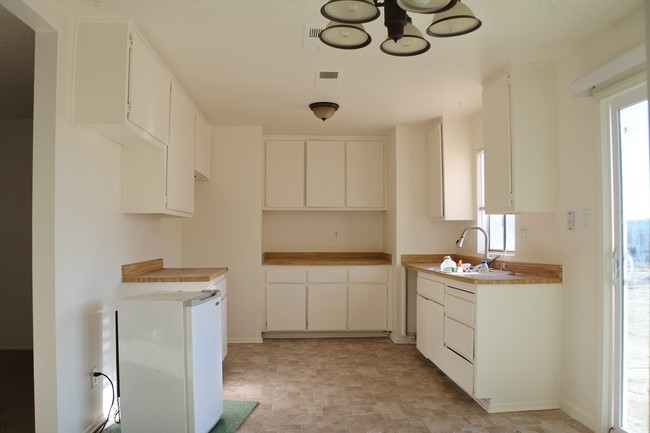 Building Photo - 40054 Ridgemist St