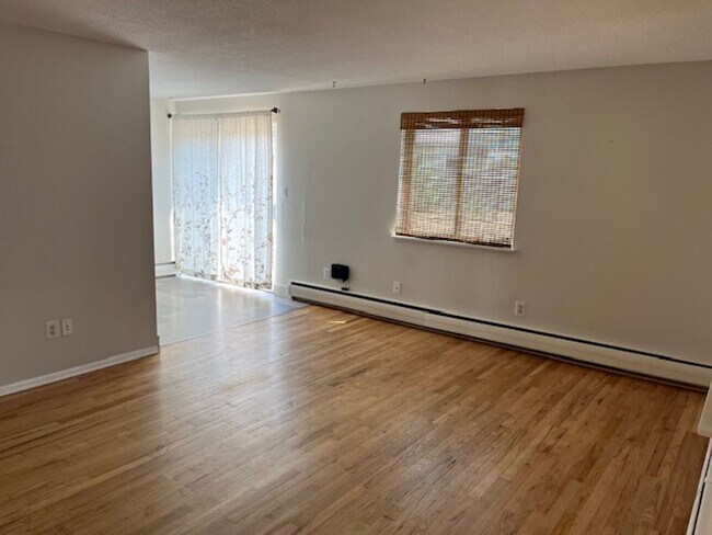 Building Photo - Welcoming 3 Bed/1.5 Bath Table Mesa Ranch ...