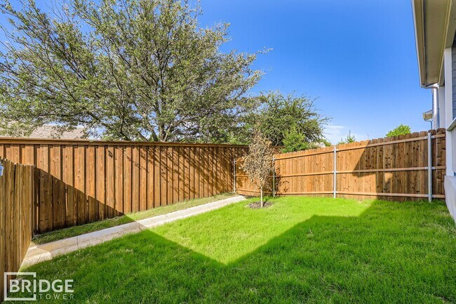 Building Photo - 216 Marcus St