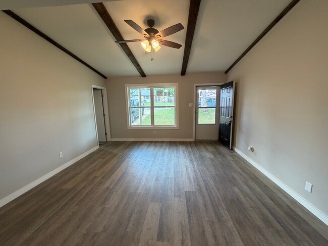 Building Photo - 103 Briarfield Cove