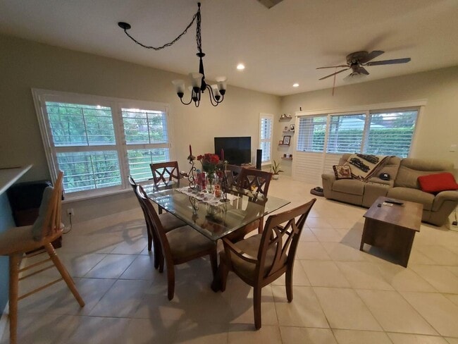 Foto del edificio - 13756 Creston Pl