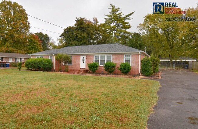Foto del edificio - Adorable 4BD all brick home! Washer and dryer included!