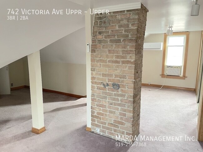 Photo du bâtiment - COZY 3 BED/2 BATH VICTORIAN UPPER UNIT W/ LOFT + HYDRO & 60% GAS