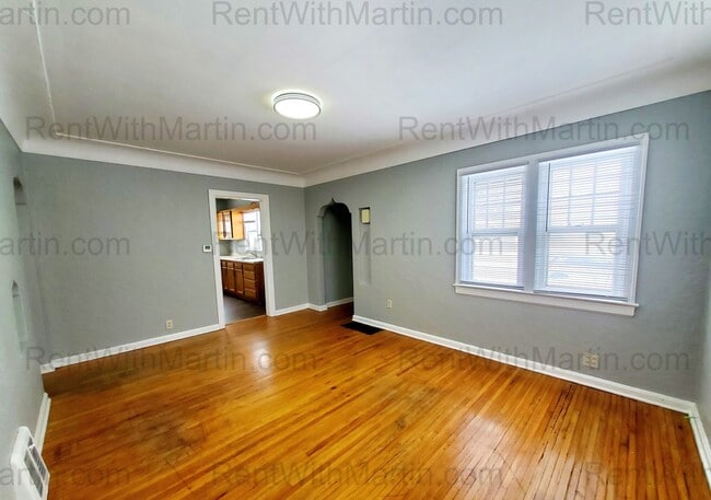 Foto del edificio - FOR RENT- 657 Dawson- Pets ok with conditions- Recent Remodel!