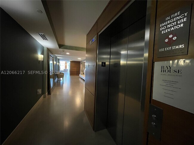 Foto del edificio - 600 NE 27th St