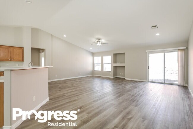 Building Photo - 1075 Silver Star St