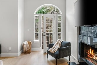 Building Photo - 1529 Barton Springs Rd