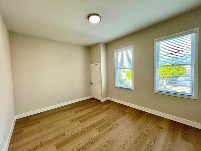 Photo - SPECTACULAR, COMPLETELY RENOVATED 2 BED/1 BATH FULLY!!! Apartment