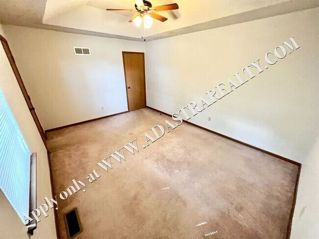 Foto del edificio - Spacious Duplex in Lee's Summit-Available ...