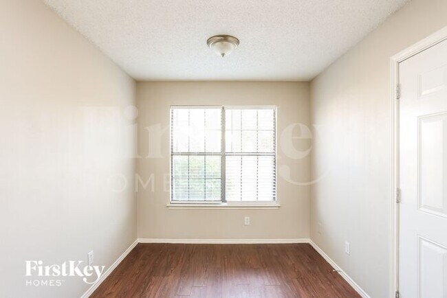 Foto del edificio - 4368 Saugus Dr
