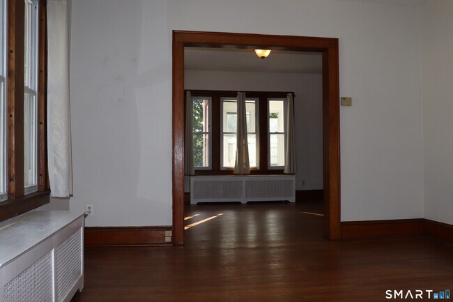 Foto del edificio - 60 Nesbit Ave