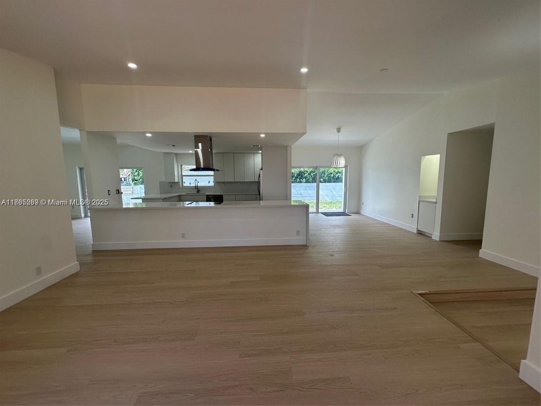 Foto del edificio - 4499 SW 14th St