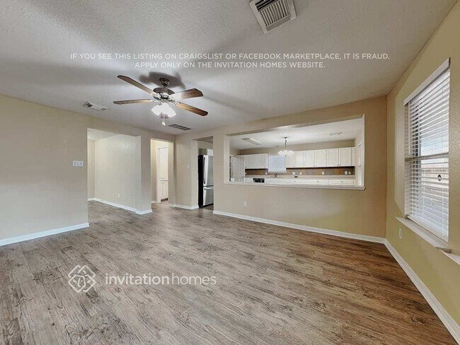 Foto del edificio - 13742 Clarks Fork Dr