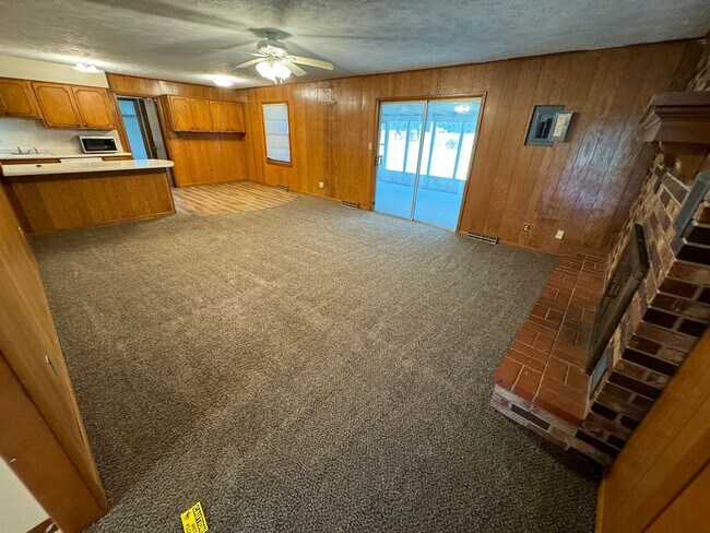 Foto del edificio - Great 3 bedroom 2.5 bath ranch style home