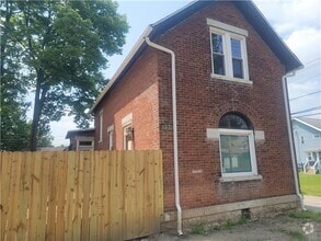 Building Photo - 735 E Beck St