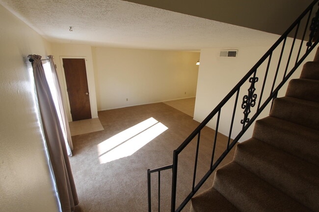 Building Photo - 8448 Spain Rd NE