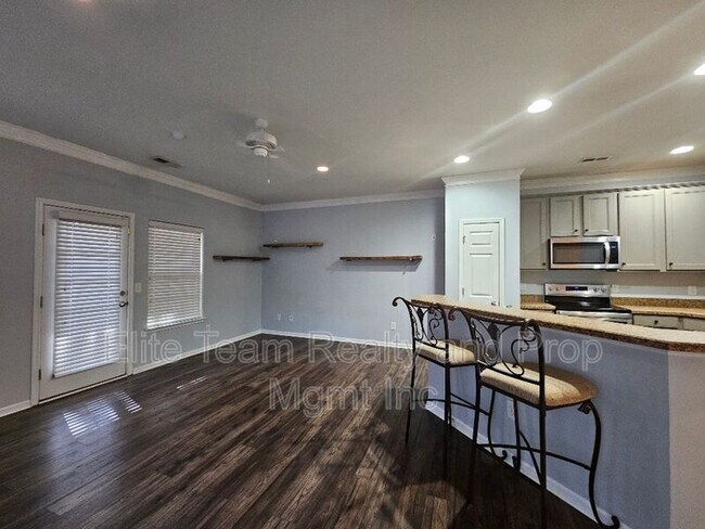 Foto del edificio - 2219 Crosscut Dr