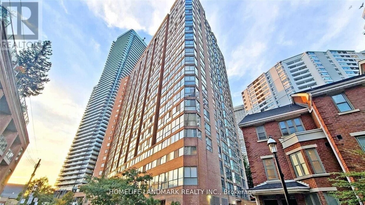 Primary Photo - 1055-1055 Bay St.