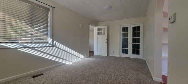 Foto del edificio - 2 bedroom 1 bath home with garage