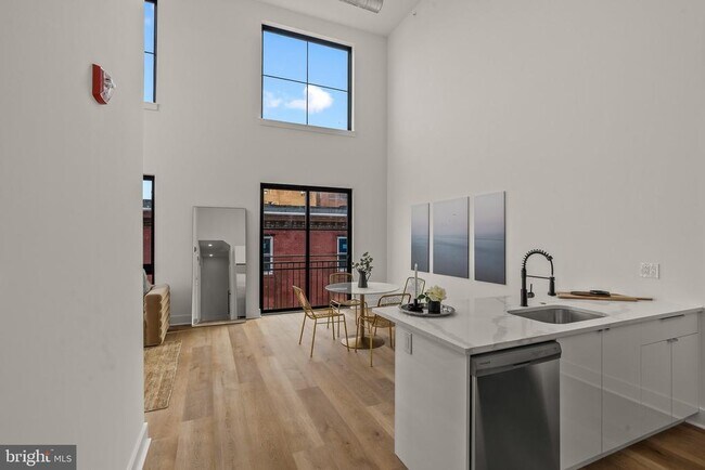 Building Photo - 416 W Girard Ave