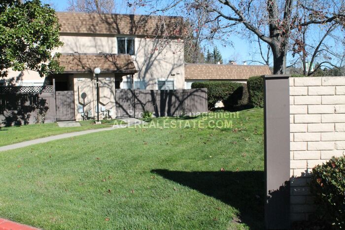 Foto principal - Spacious, Centrally Located Fremont town h...