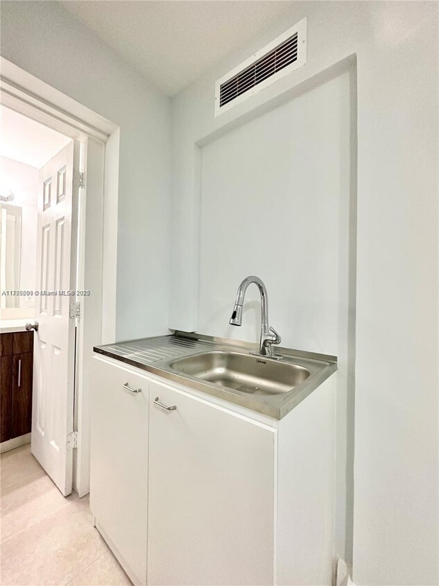 Building Photo - 430 NW 51st Ave