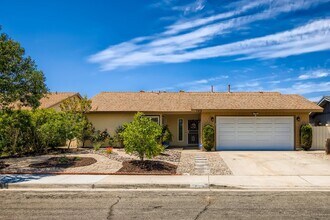 Building Photo - 749 Sherwood Dr