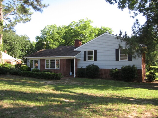 Front - 207 McArthur St
