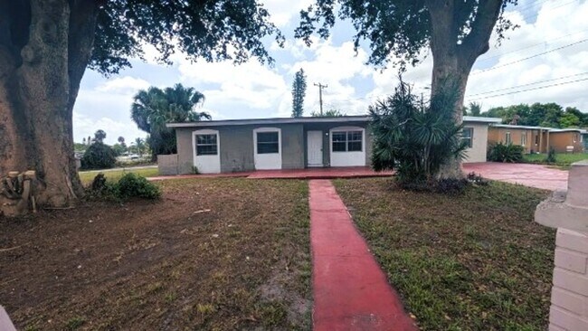 Your Next Home Awaits! Spacious Living in a Prime Lauderhill Location - Your Next Home Awaits! Spacious Living in a Prime Lauderhill Location