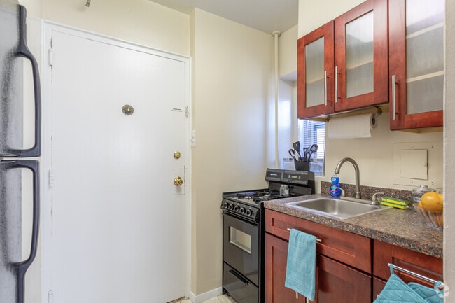 1HAB, 1BA - 525 ft² - Capital Plaza Apartments
