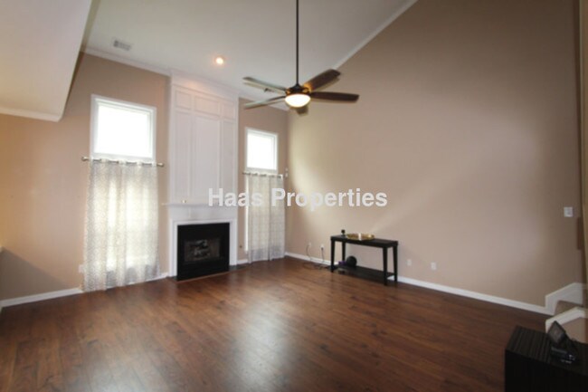 Building Photo - Vinings Hideaway
