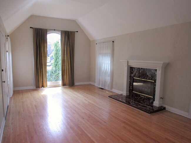 Building Photo - 203 S Stanley Dr