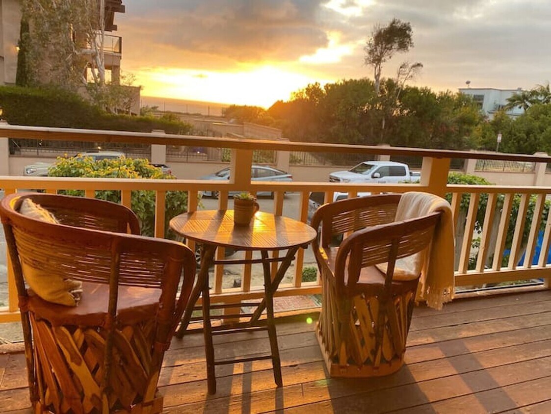 Foto principal - Luxe 4-Bedroom, 4-Bath Beach Home in Encin...