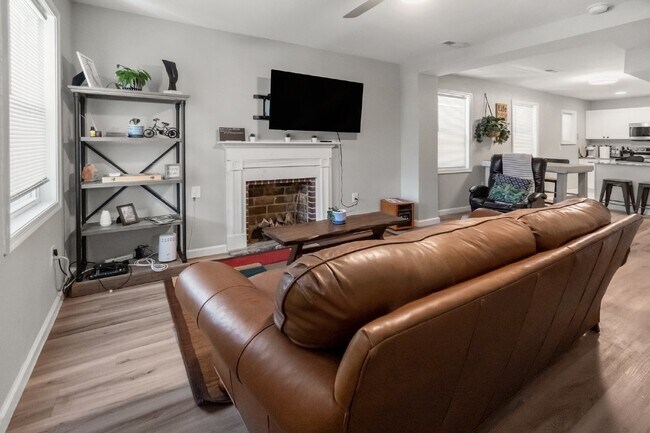 Building Photo - "Charming 3 Bed, 3 Bath Home with Fireplac...