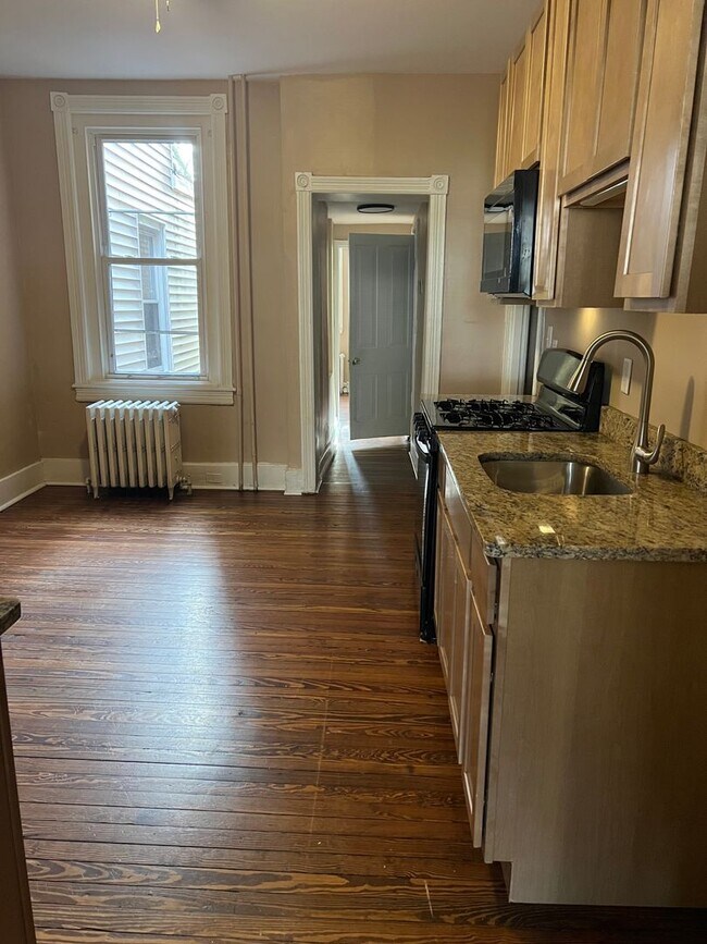 Building Photo - Fountain Hill Borough ; Spacious 3 bedroom...