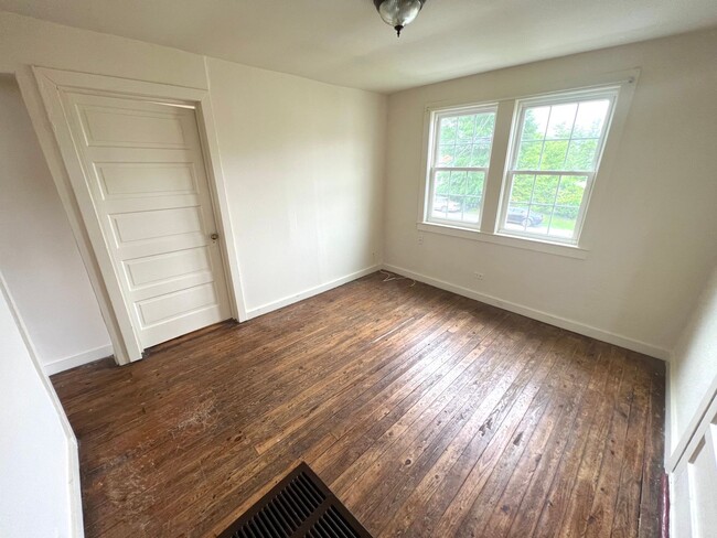 Building Photo - 407 9th Street Duplex