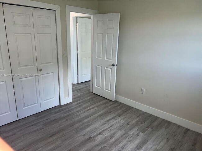 Building Photo - 5240 SW 97th Ct