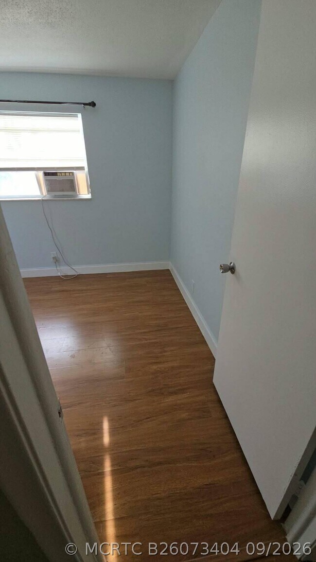 Foto del edificio - 7924 SW 8th St