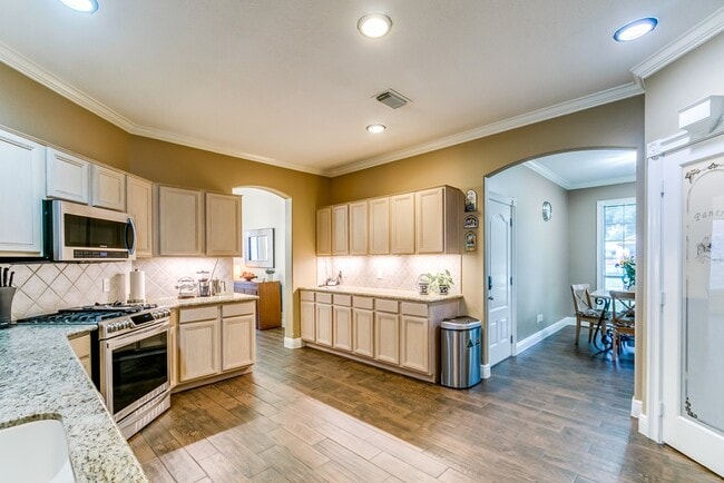 Building Photo - 3715 Slocom Dr