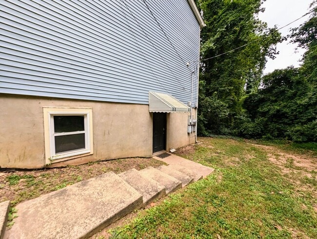 Building Photo - 1220 Gorman St