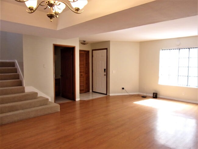 Building Photo - 422 S Palm Dr
