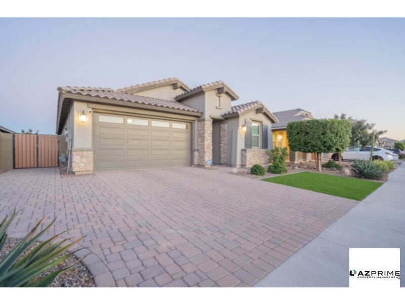 Foto principal - Presenting An Exquisitely Crafted 3/2.5 Goodyear Jewel Where Modern Sophistication Meets Serene Comf