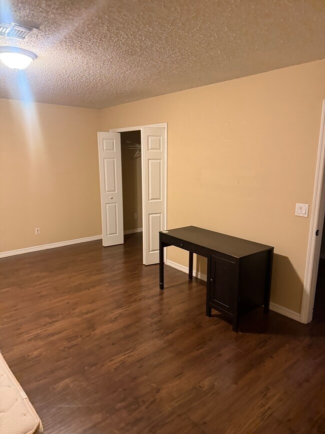 Building Photo - 3819 Pyrite Dr