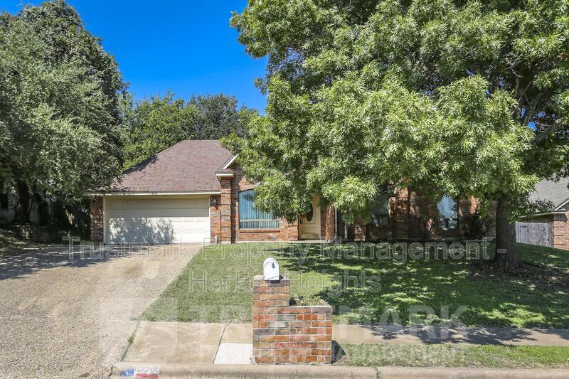 Foto principal - 800 Silver Creek Dr
