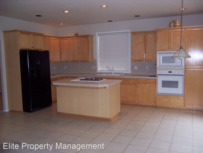 Building Photo - 4 br, 2.5 bath House - 6242 SW Trellis DR