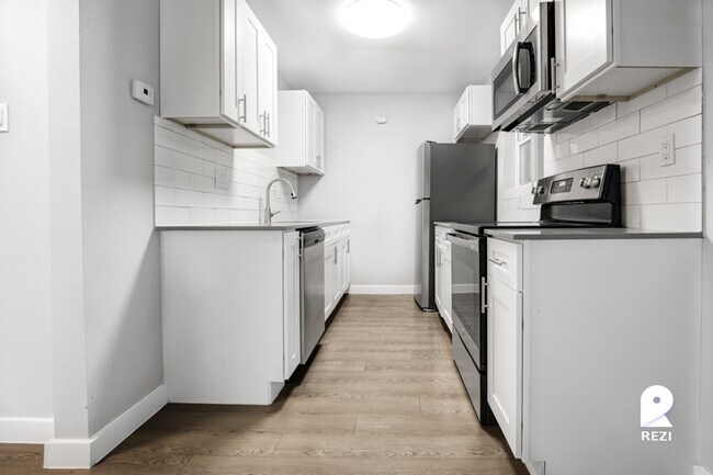Foto del edificio - 6707 Berkman Dr