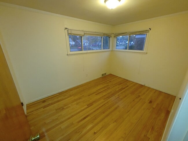 Building Photo - REDFORD: 3 Bed Ranch with Finished Basement